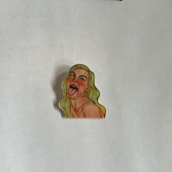 Fancy fashion pin - free with a purchase of an item - Picture 4 of 5